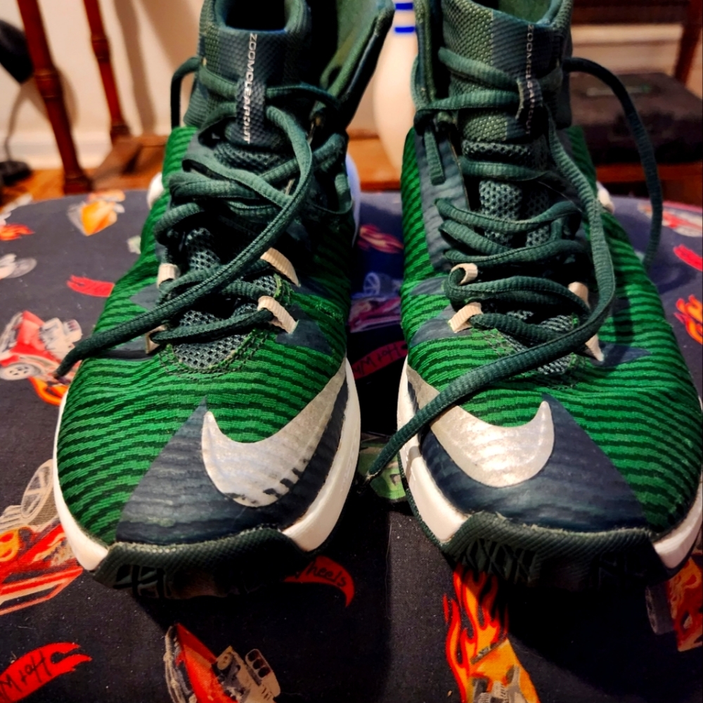 NIKE Zoom Clear-Out Green Basketball Shoes Sneakers 856486-331 - Men's Size 7